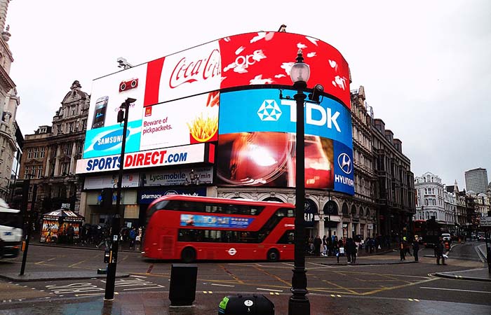 1200px-Picadilly_Circus,_London_(9308789313)