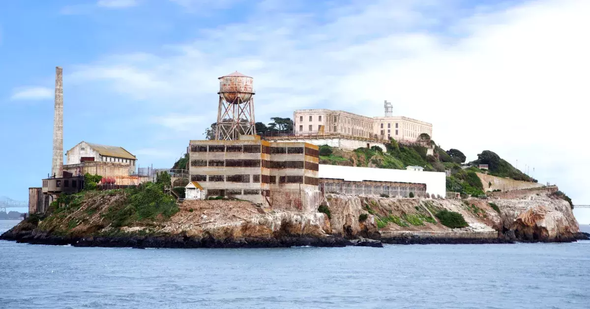Alcatraz-seen-by-boat.jpg