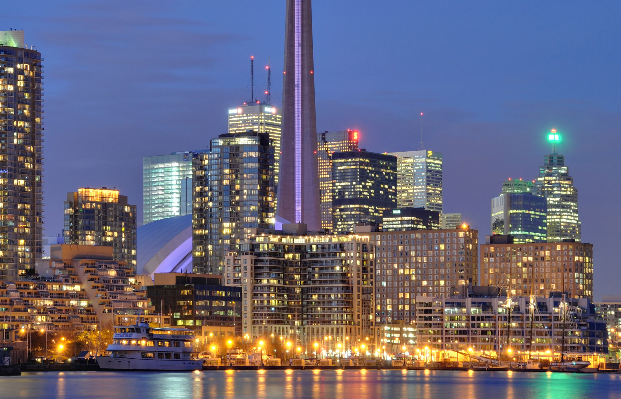 Toronto_-_ON_-_CN_Tower_bei_Nacht2