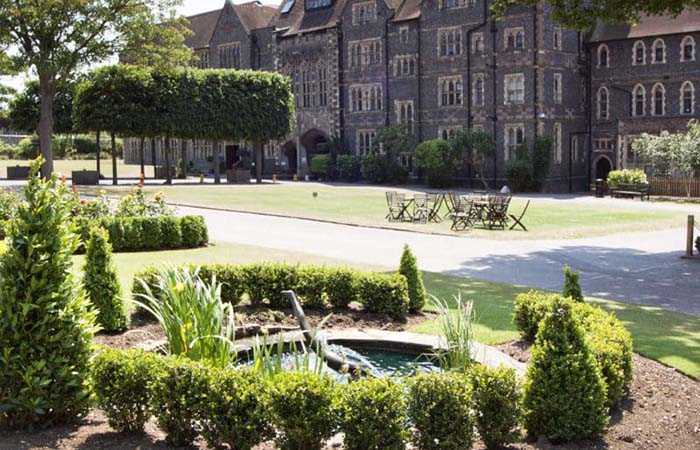garden-and-accommodation-brighton-college-800x800
