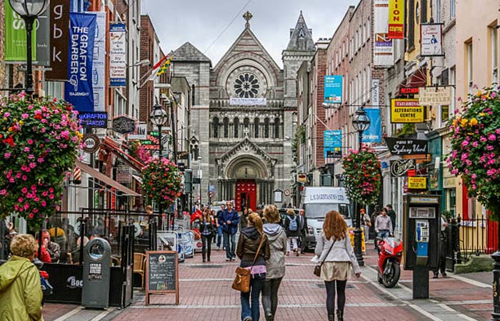 Shoppers on Grafton Street. Dublin, Ireland