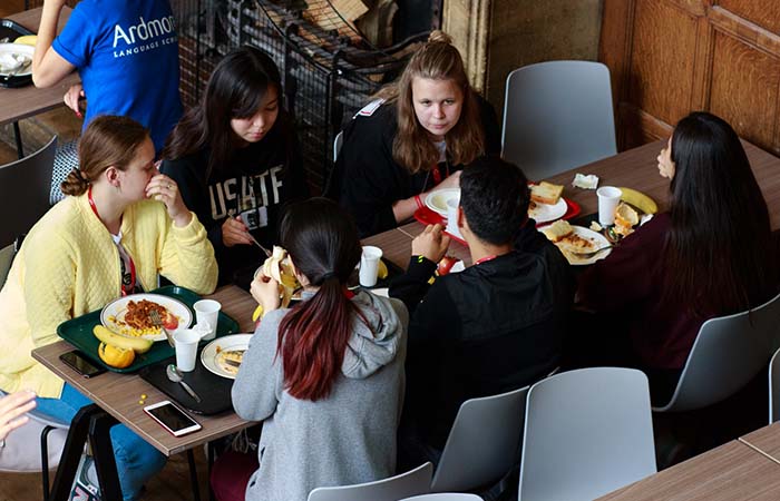 students-having-lunch-shiplake-college